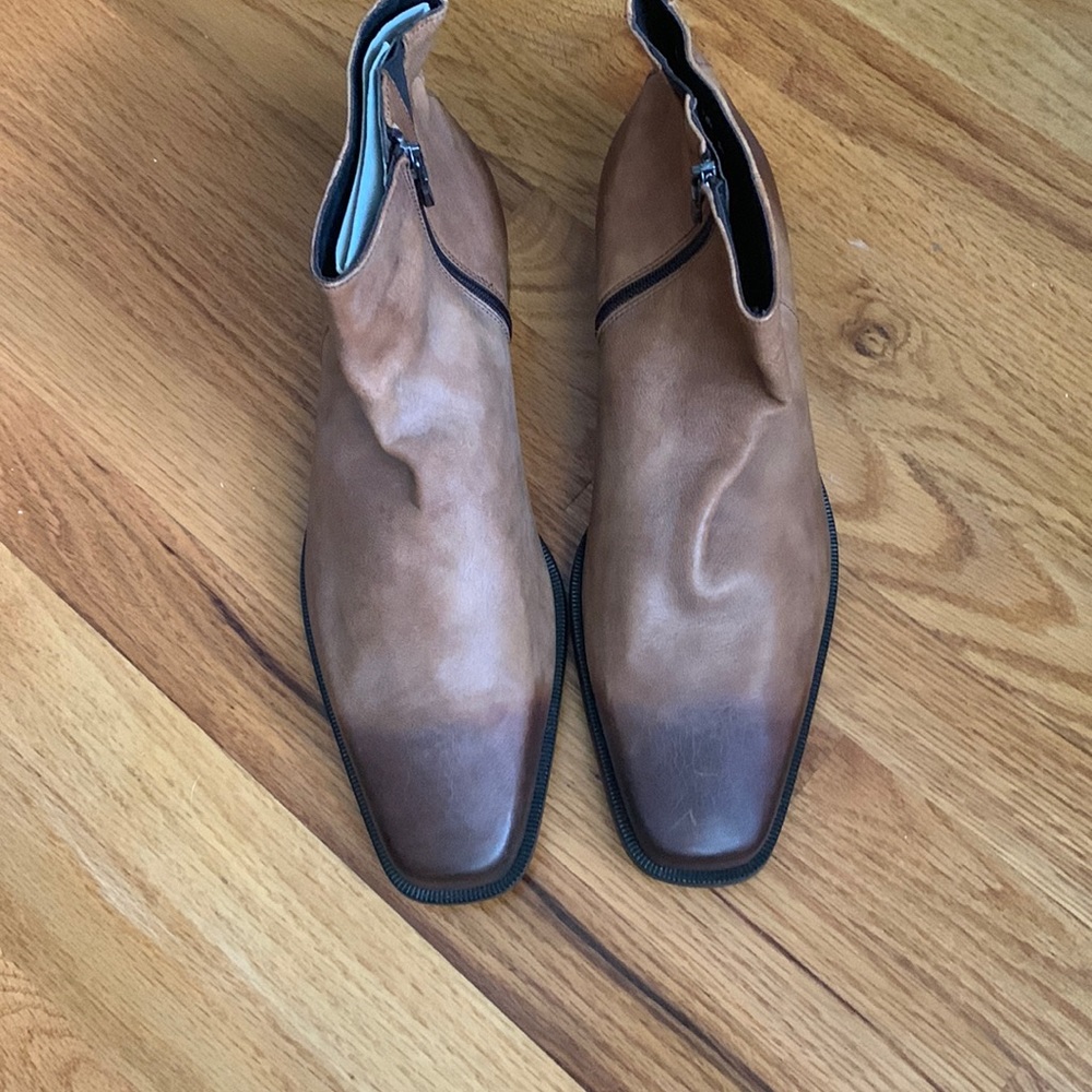 Slightly used boot shoes